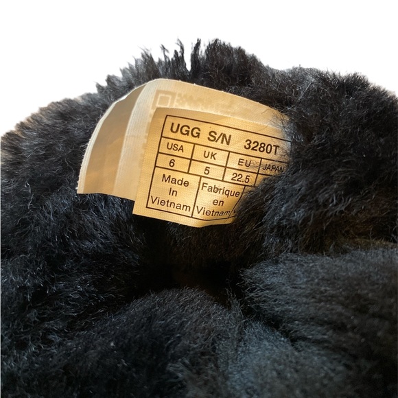 UGGS Bailey Bow boots - Toddler size 6 - Picture 8 of 10